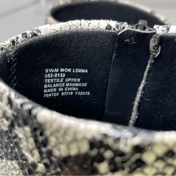 Worthington Lorna Snakeskin Ankle Booties Women 9.5 Pointed Toe Memoryfoam Zipup - Picture 10 of 13